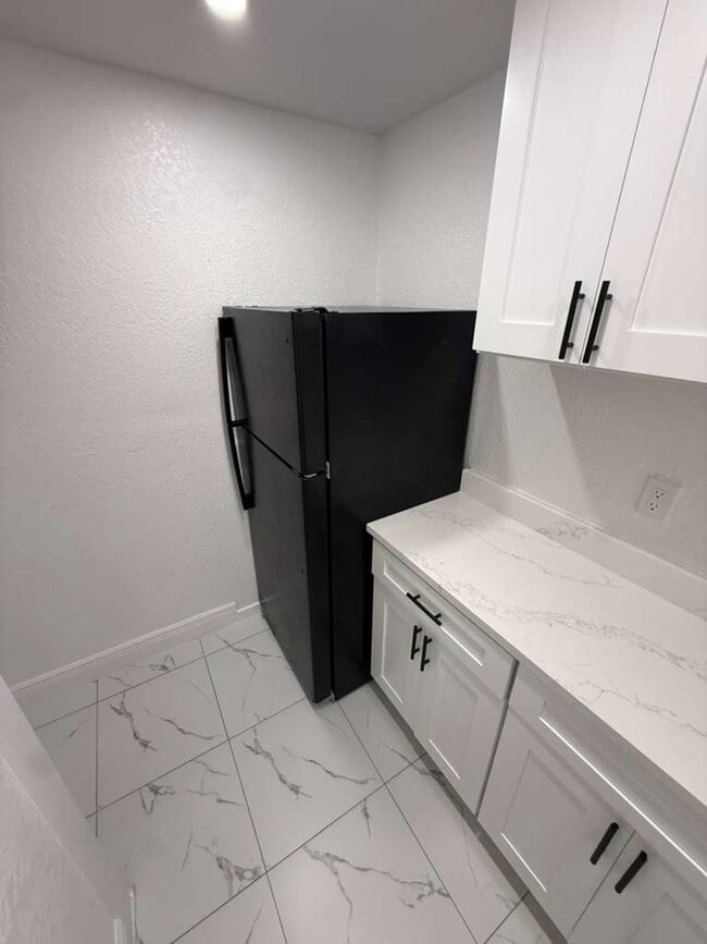 Building Photo - 6502 W Clifton St