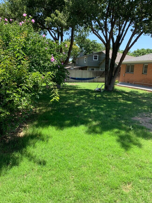 Sprinkler system in the back and front yard. Check out this place for a Hammock.! - 4308 Olsen Blvd