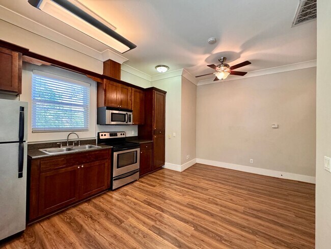 Building Photo - 1125fst