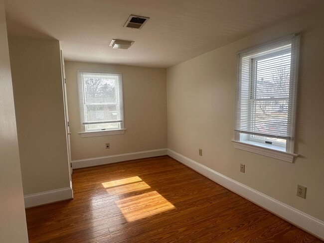 Building Photo - 18 W Whitlock Ave