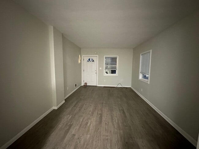 Building Photo - 4 1/2 Salisbury St