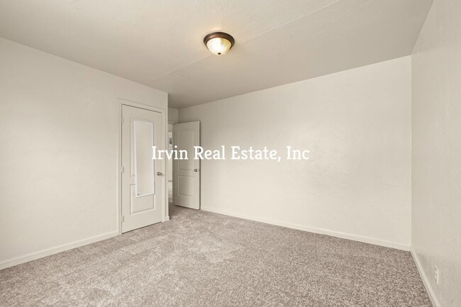 Building Photo - Nice 3 Bedroom PIttsburg with a big back yard
