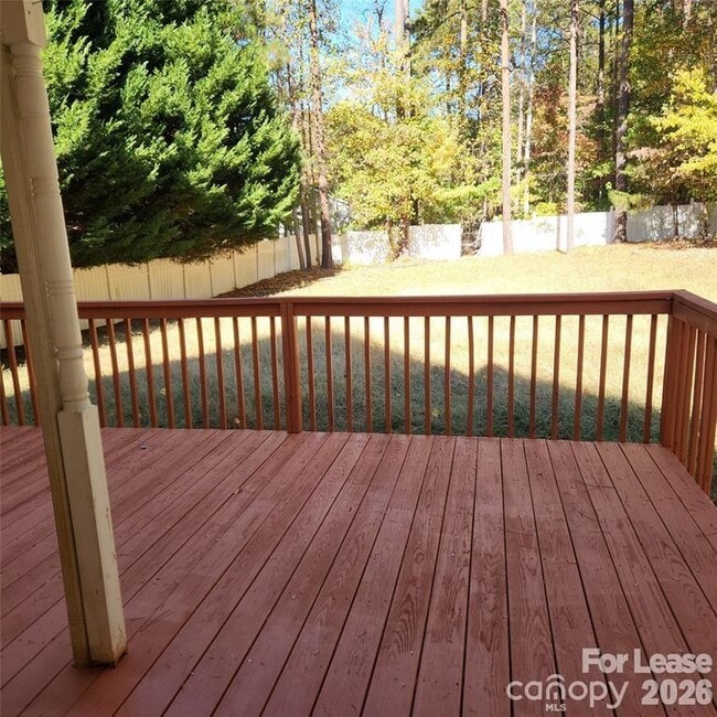 Building Photo - 208 Chuckwood Rd