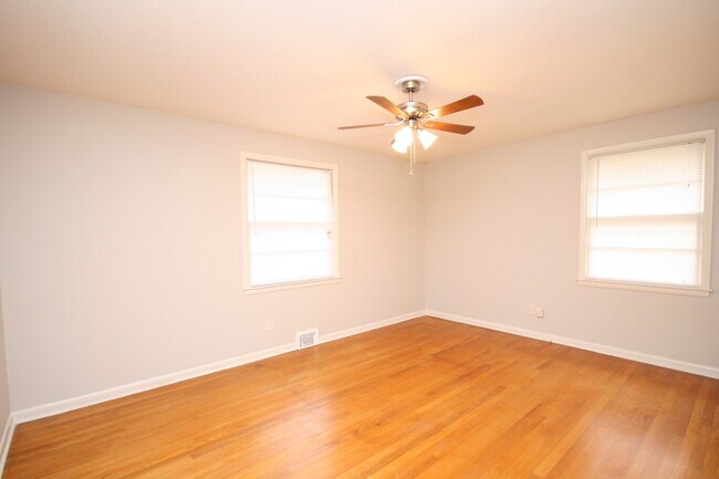 Building Photo - 7620 Charlotte Dr SW