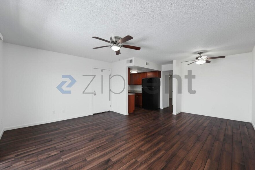 Building Photo - Unit 602