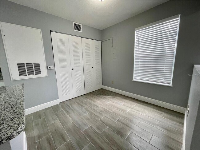 Building Photo - 1612 Columbia Arms Cir