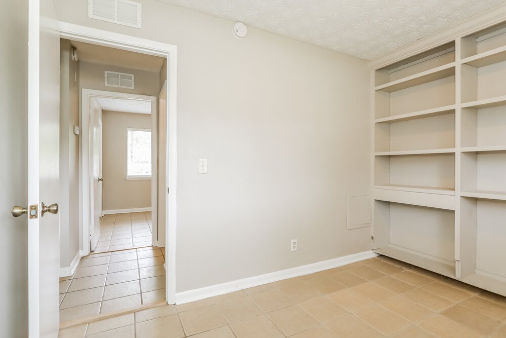 Building Photo - 3610 N Ride Dr