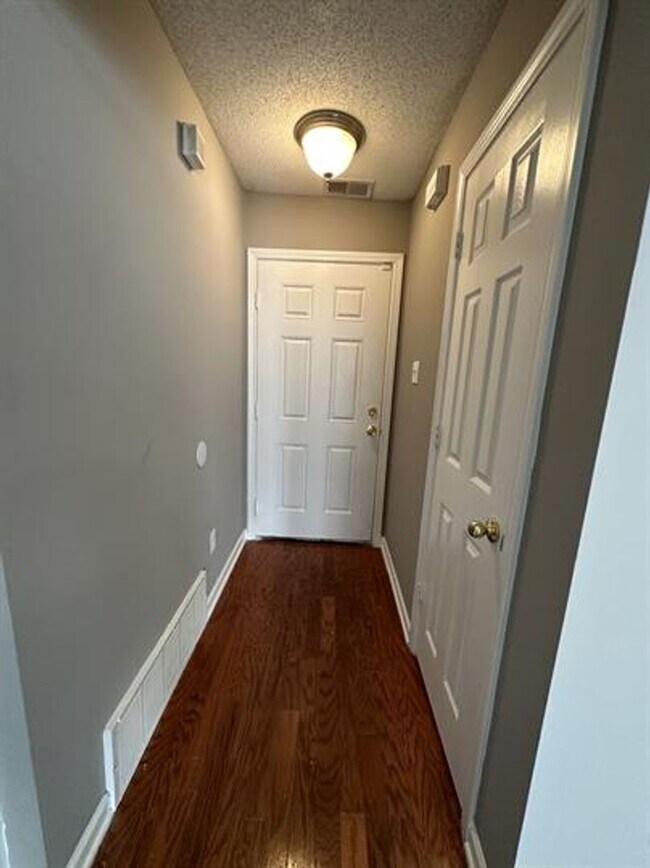 Building Photo - Charming 3-Bedroom Home in Cordova – Styli...