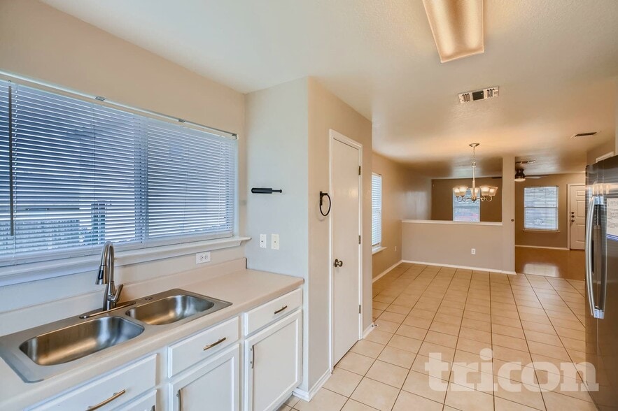 Building Photo - 9227 Dublin Heights