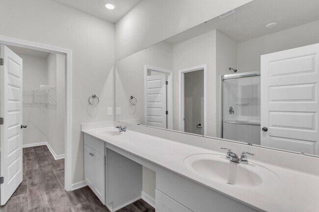 Building Photo - ***MOVE-IN SPECIAL*** $500 OFF OF YOUR FIR...