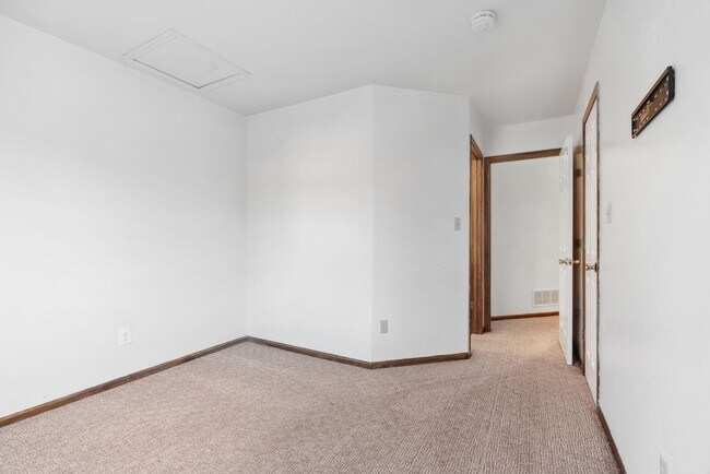 Building Photo - COMING SOON - Spacious 2-Bed, 3.5-Bath Townhouse with Stunning Lake Views