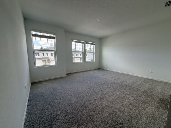 Building Photo - 543 Holly Lks Dr