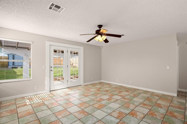 Building Photo - 185 Segovia Way