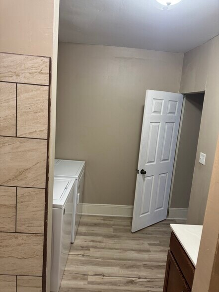 Building Photo - 1832 Franklin Ave