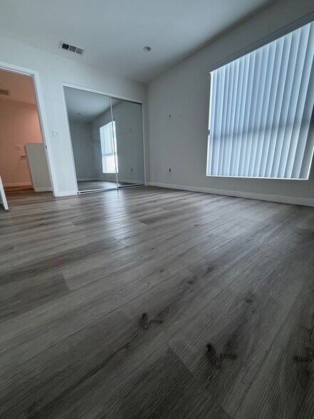 Building Photo - 2314 Montrose Ave