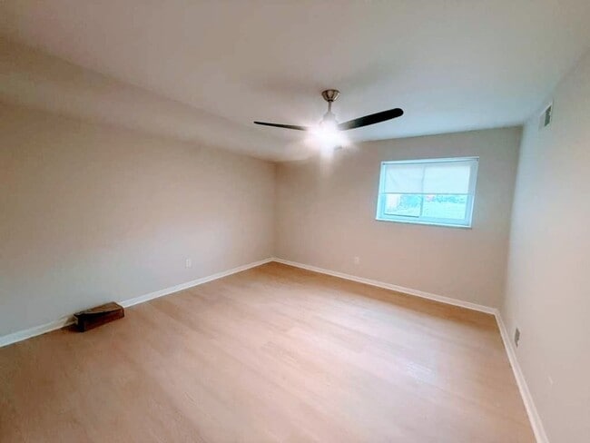 Building Photo - Updated Rocky River Condo – 1 Bed, 1 Bath in Prime Location Near Shopping & Lake Erie