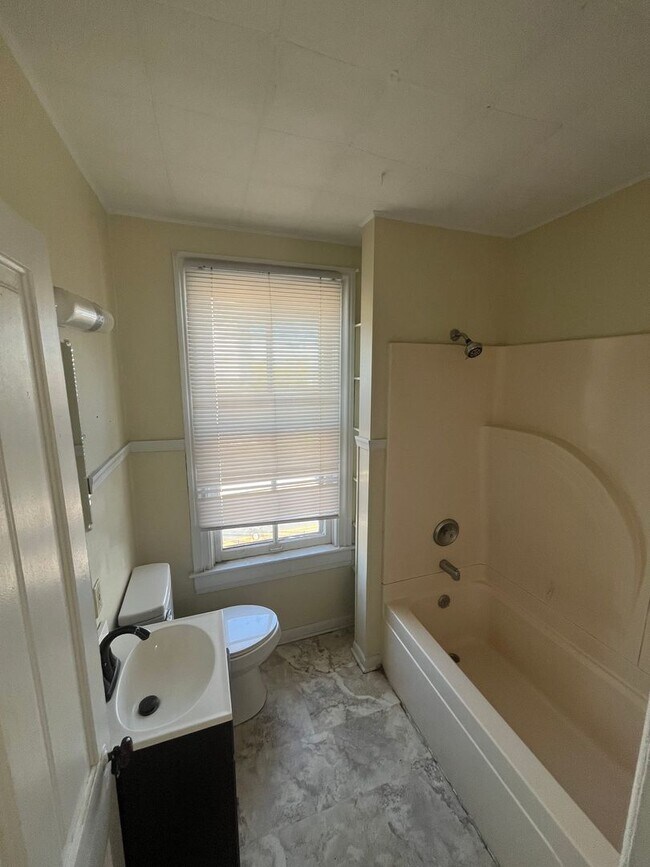 Building Photo - 436 N 2nd St