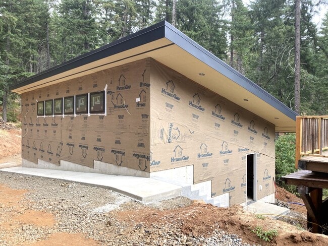 Building Photo - Cabin in Woods with Shop