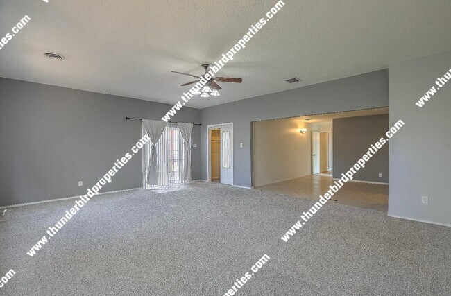 Building Photo - Updated 3 Bedroom, 2 Bathroom, 2 Car Garag...