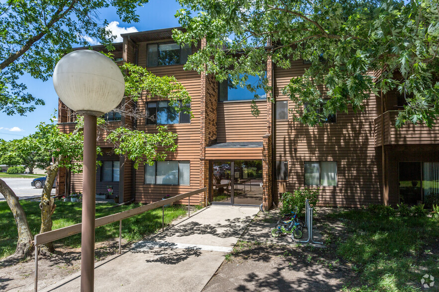 Building Photo - Grandview Square Apartments