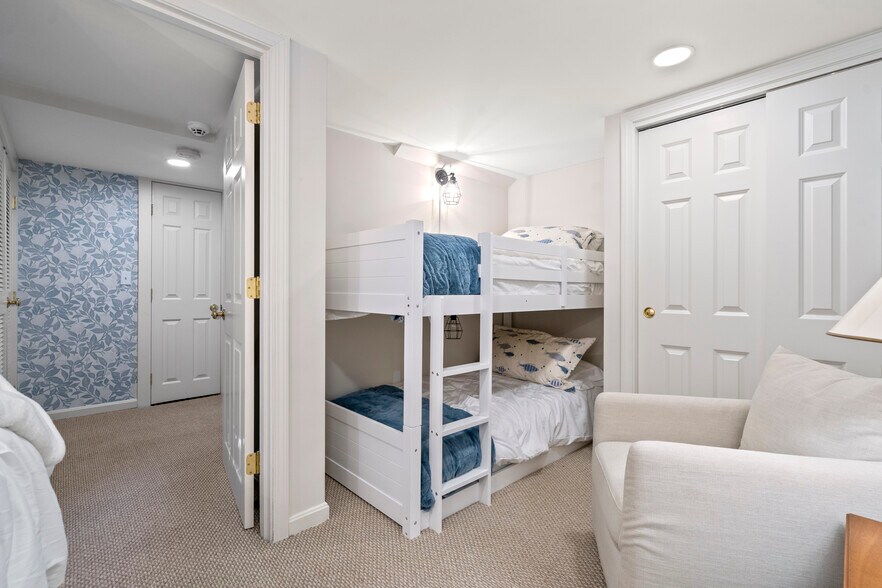 Building Photo - 5 Calebs Ln