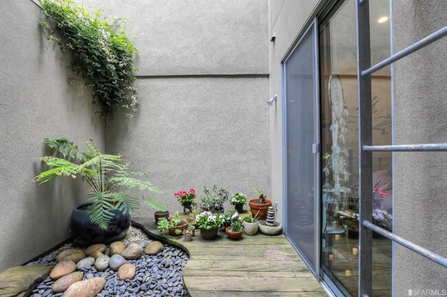 Building Photo - 175 Langton St