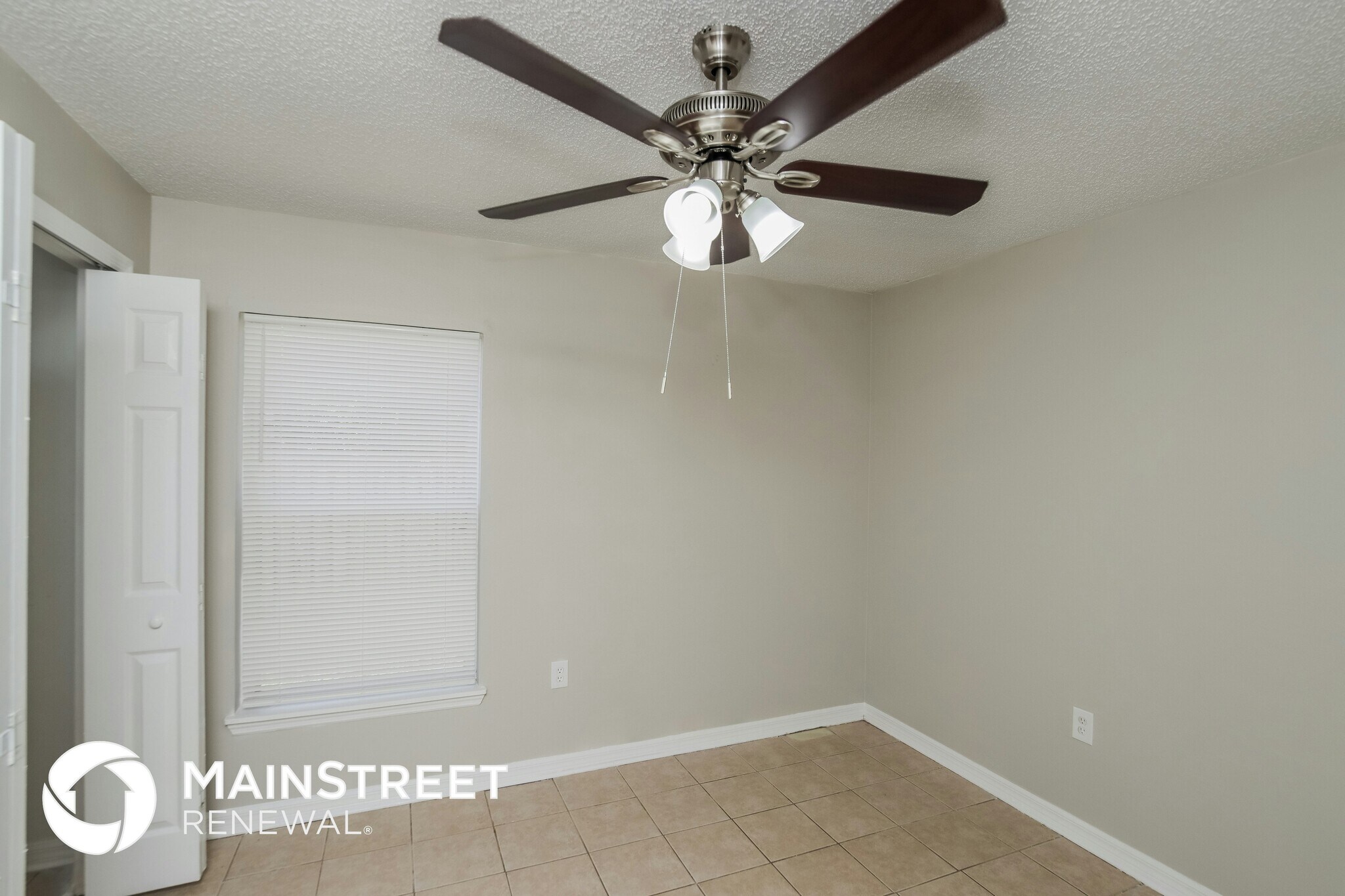 Building Photo - 2111 Buescher Hill St