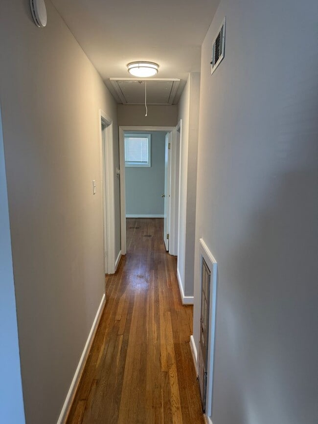 Building Photo - Charming 3 bedroom home in West End Manor ...