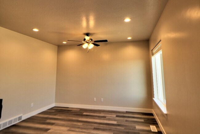 Building Photo - 16347 S Piston Ln