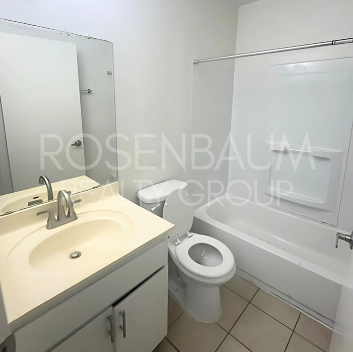 Building Photo - 713 W 1st Ave