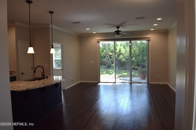 Building Photo - 247 Amistad Dr