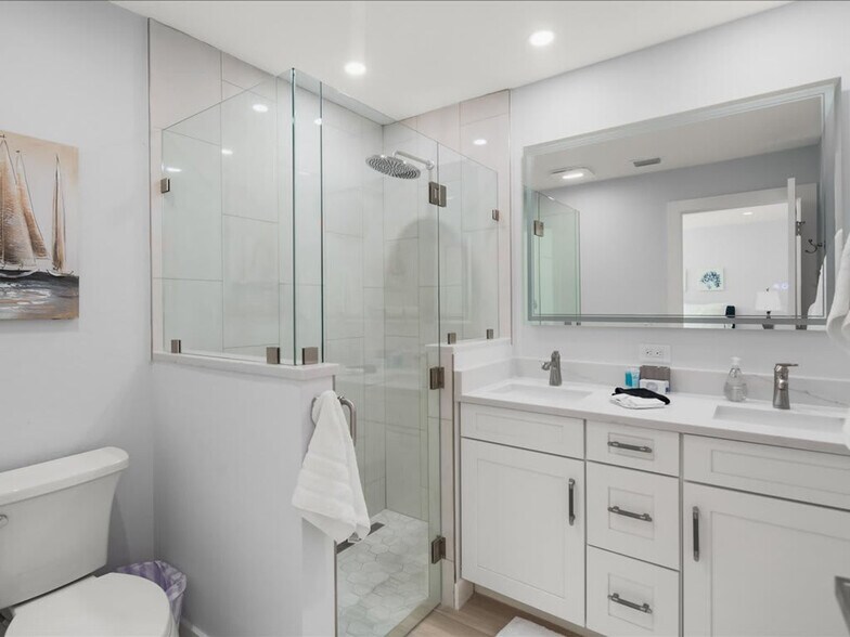 Building Photo - 692 106th Ave N