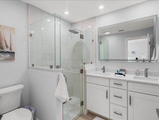 Building Photo - 692 106th Ave N