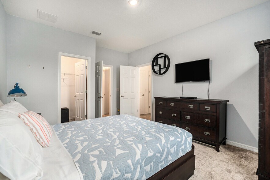 Building Photo - 1105 Lady Gouldian Ct