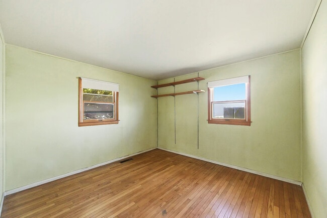 Building Photo - 231 Schilling St