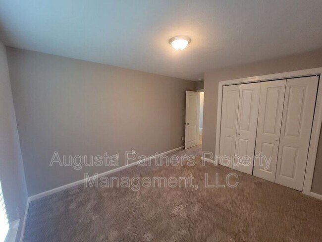 Building Photo - 1733 Ethan Way