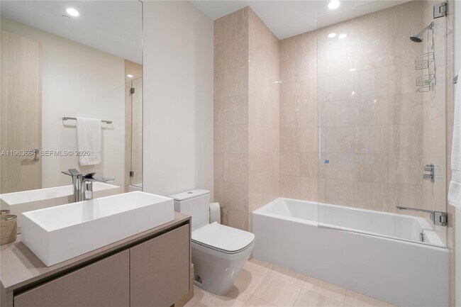 Building Photo - 1000 Brickell Plaza