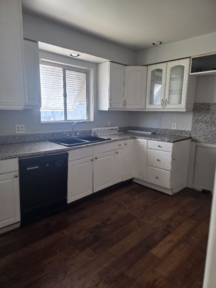 Building Photo - 16805 Lipton Ave