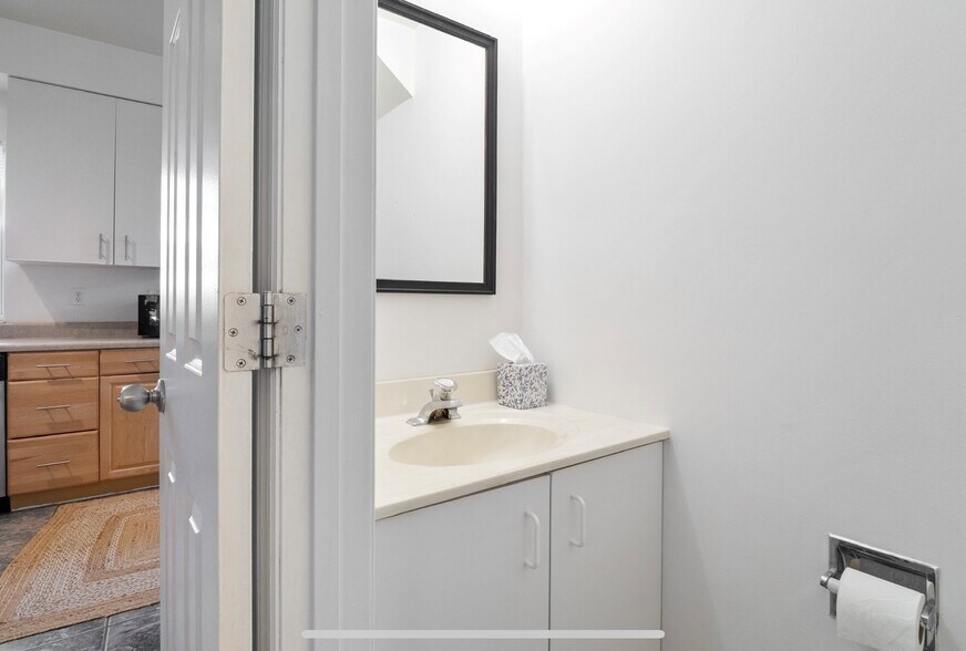 1/2 bath on 1st floor - 4109 Westminster Pl