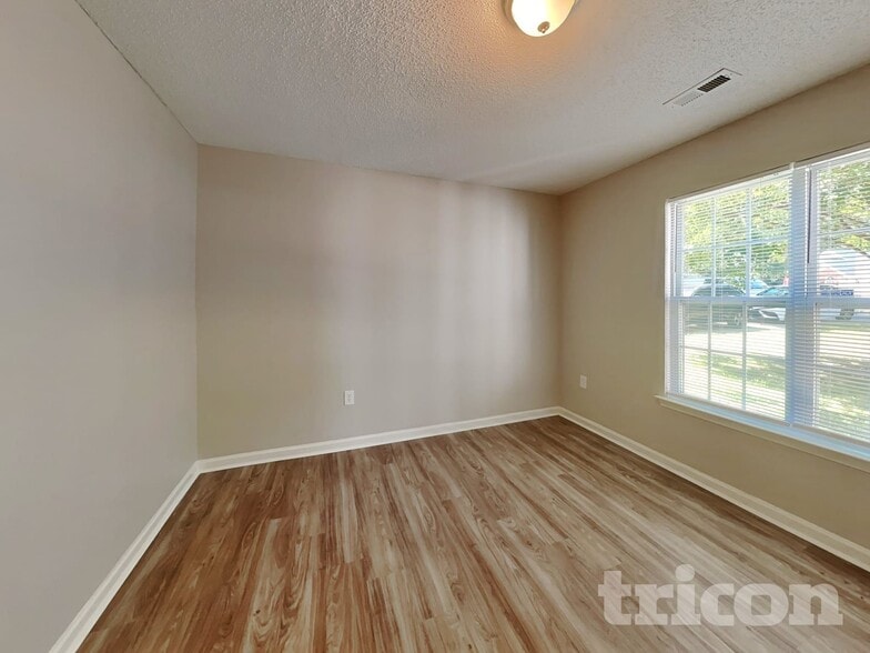 Building Photo - 314 McGinn Grove Dr