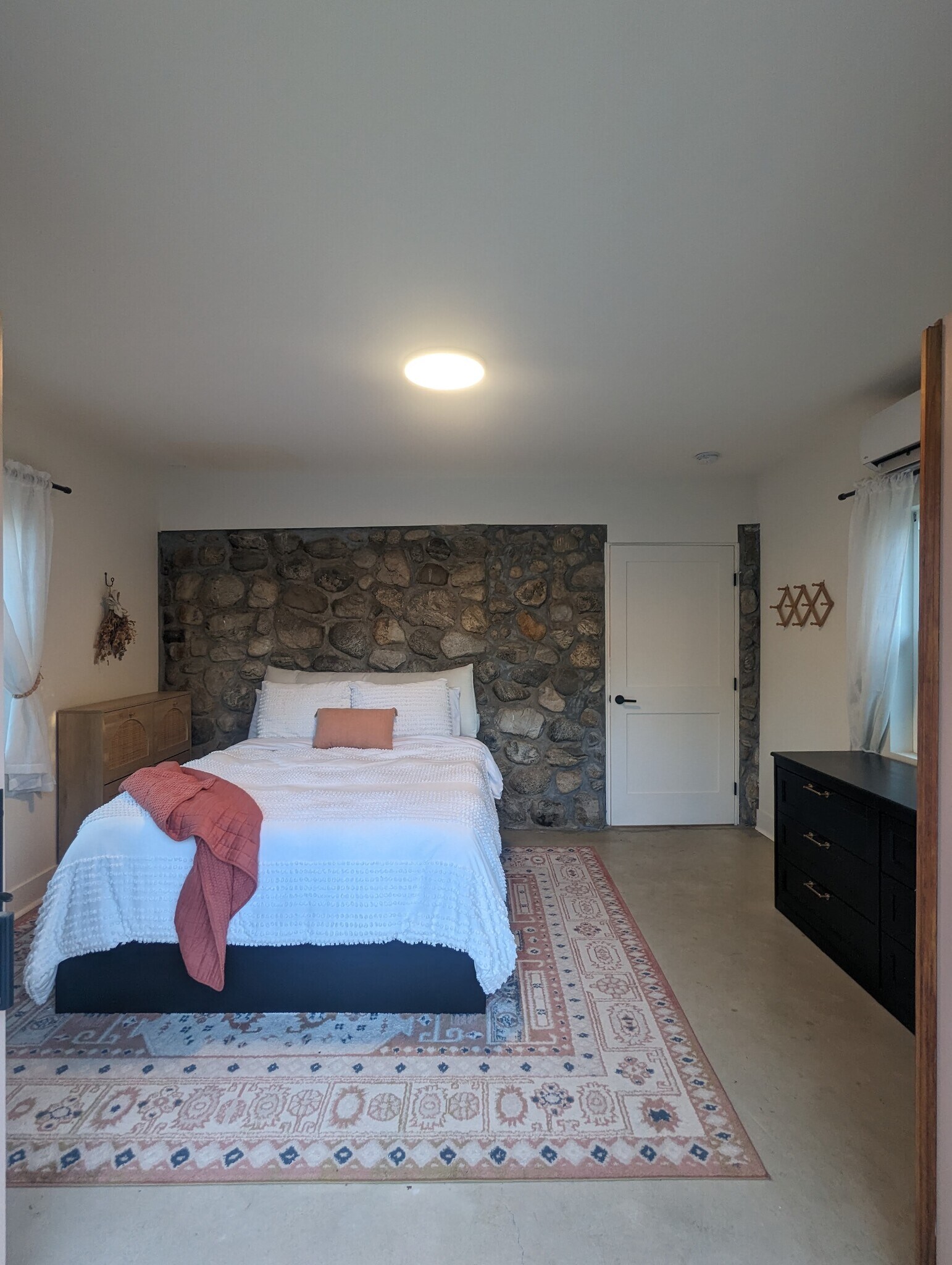 Building Photo - 732 Cedar Ave