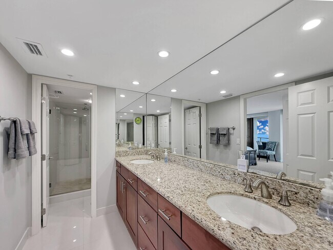 Building Photo - 3000 N Ocean Dr