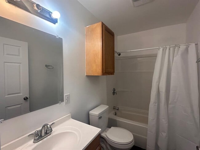 Building Photo - 112 Palamino Ct