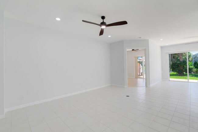 Building Photo - 4786 Blossom Dr