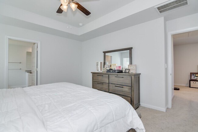 Building Photo - 4 Bedroom 3 Bathroom Two Story Home