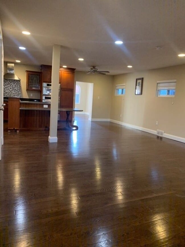 Building Photo - Absolutely Stunning Single Family in Bloomfield!