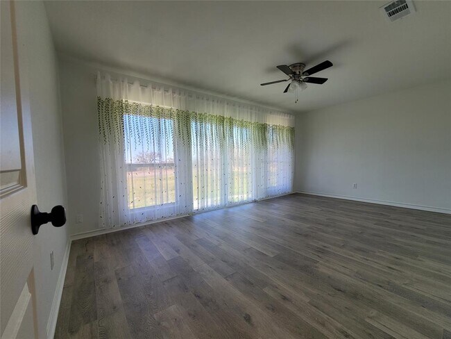 Building Photo - 208 Newcastle Dr
