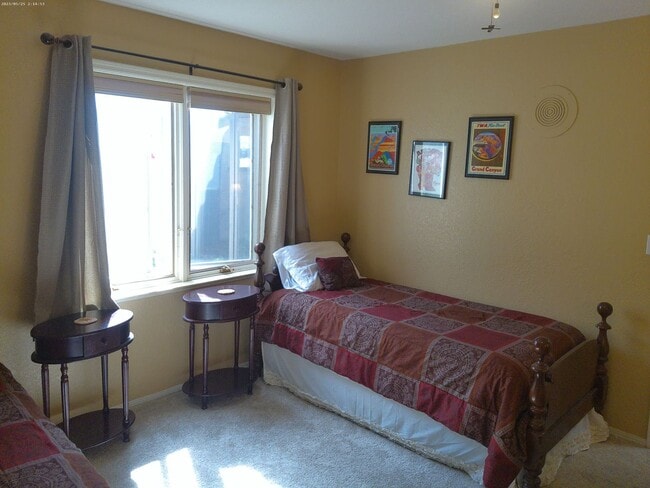 Building Photo - Entertainers Delight Beautiful Pool home Available May 12 to Sept 15, 2026