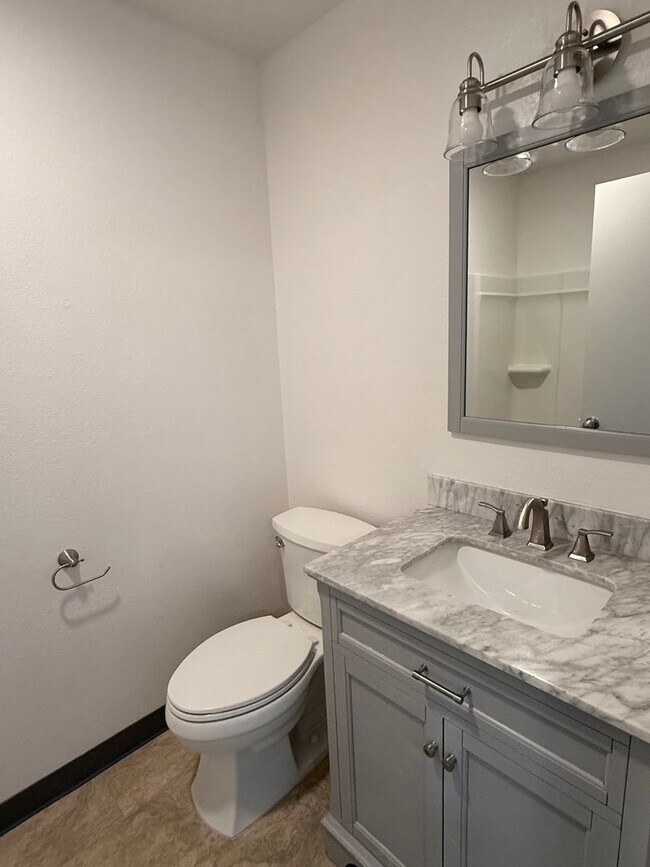 Building Photo - West Anchorage| END UNIT | 3BR 2.5BA | Gar...