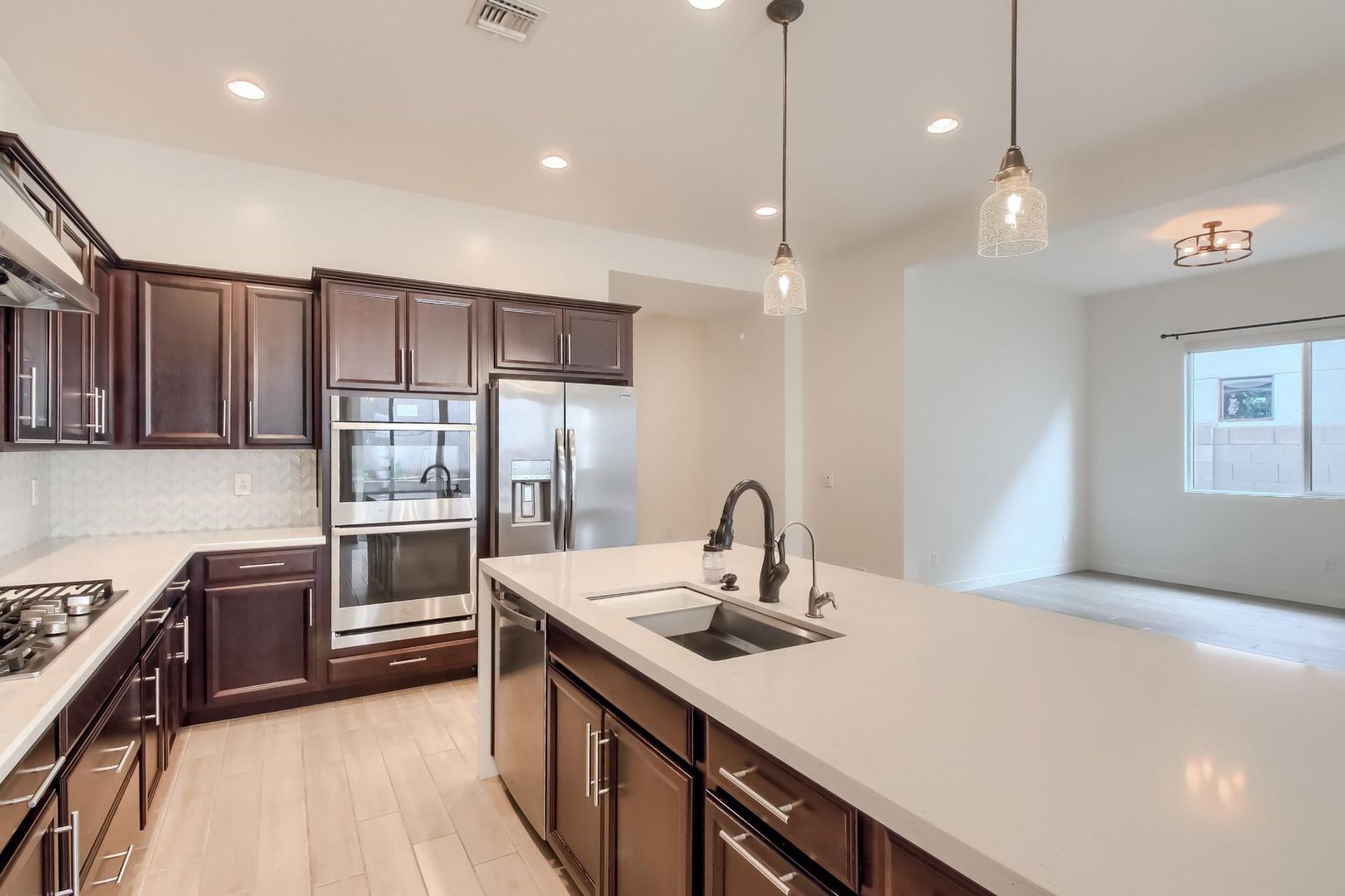 Building Photo - 1005 E Paseo Way